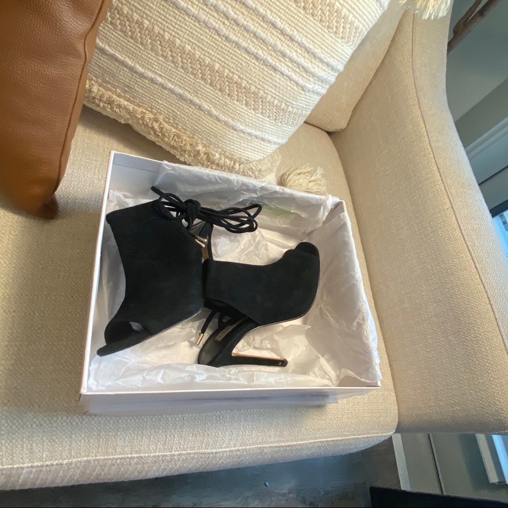Lace up Black Heel - Picture 5 of 5